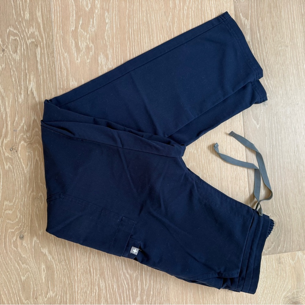 Women’s Figs Yola skinny scrub pants